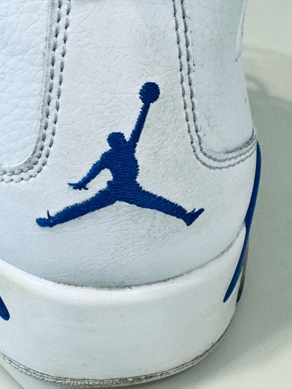 the Air Jordan Flight Club 91 “White Hyper Royal" - Picture 13 of 16